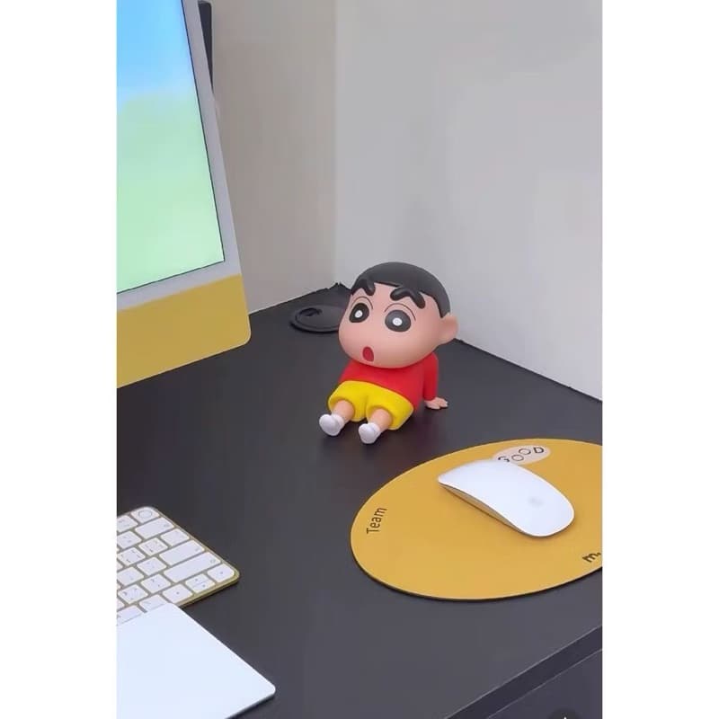 Phone Holder Crayon Shinchan Figure Toys Holder Pajangan Meja Lucu Lazy Santai