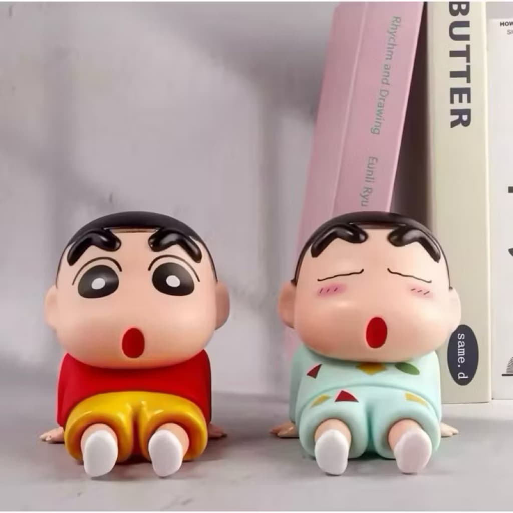 (GROSIRAN) Phone Holder Crayon Shinchan Figure Toys Holder Pajangan Meja Lucu Lazy Santai